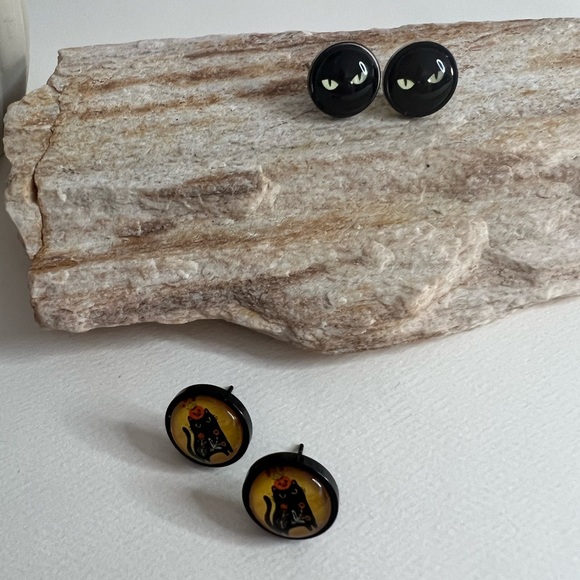 Classic Round Cat Stud Earrings - Stylish Boho Cat Lover Stud Earrings - Picture 3 of 11